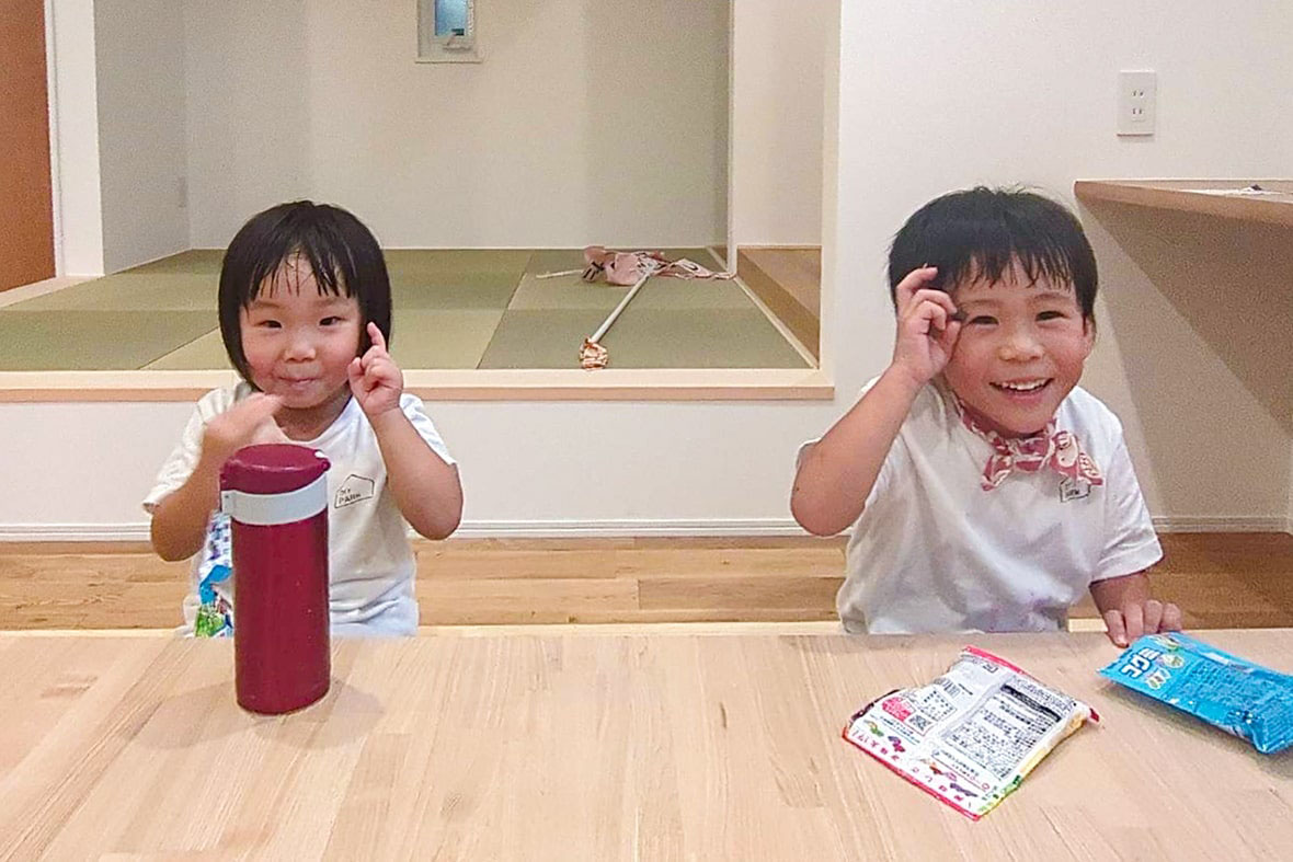 お引渡し式のお子様たち