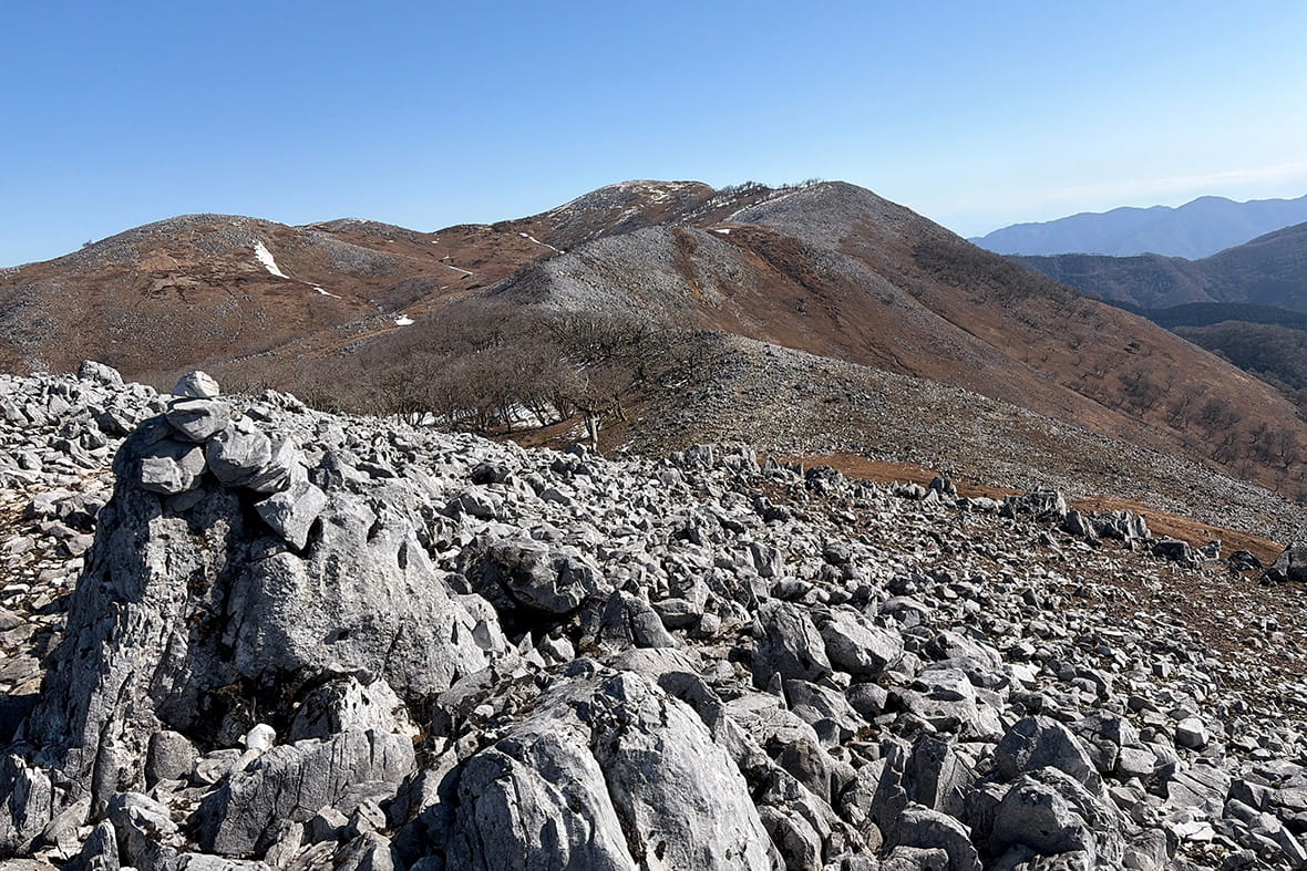 カルスト地形と稜線