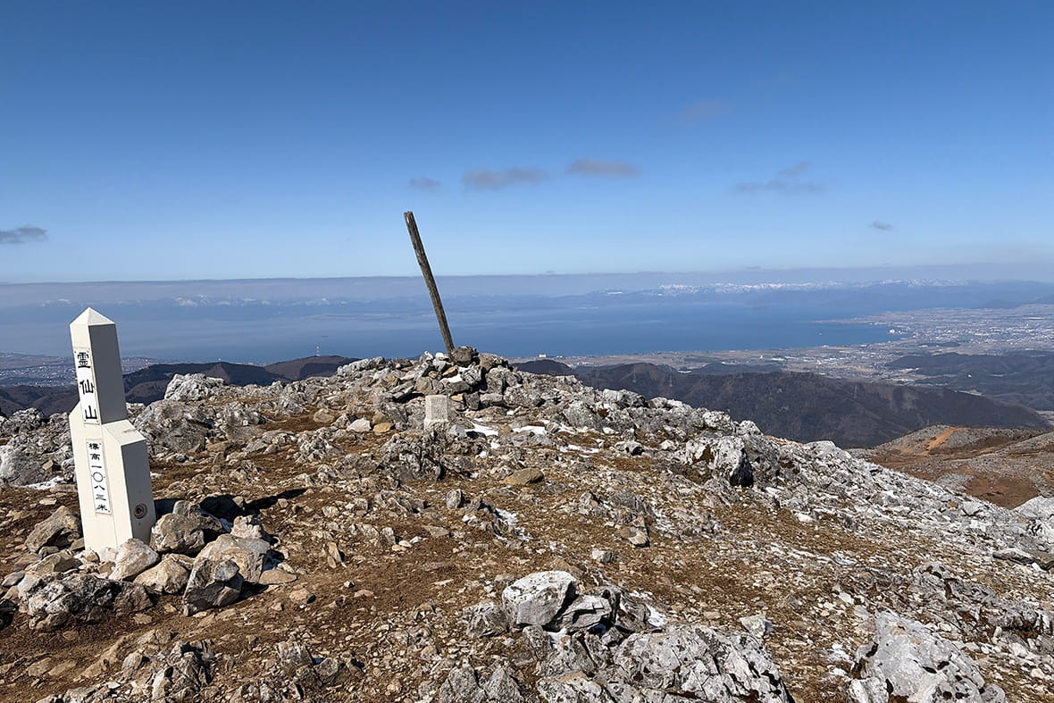 霊仙山の山頂